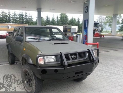 Přední pevnostní nárazník Nissan Navara D22 97-00