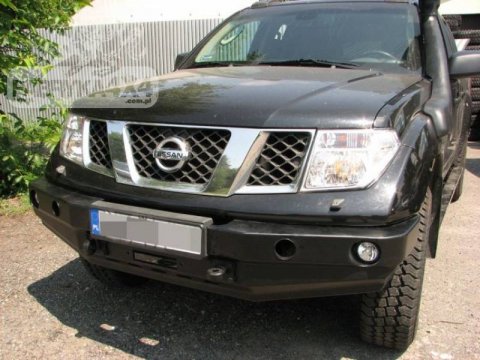 Přední pevnostní nárazník s montážní plotnou pro Nissan Navara D40 bez rámu (bullbaru)