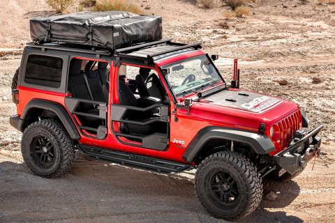 Boční nášlapy pro Jeep Wrangler JK 2007-2018 4dveře