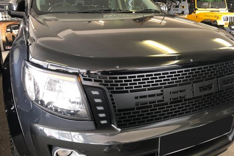 Přední maska chladiče s LED FORD RANGER T6 2011-2015