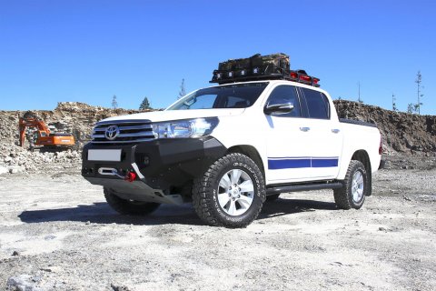 Přední ocelový nárazník pod naviják s LED světlami Toyota Hilux VIII 2015-2018 před liftem