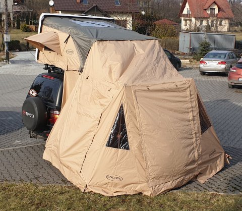 Plná předsíň (vestibul) k střešnímu stanu Vario