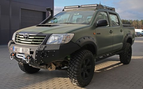 Přední ocelový pevnostní nárazník Toyota Hilux Vigo 05-11