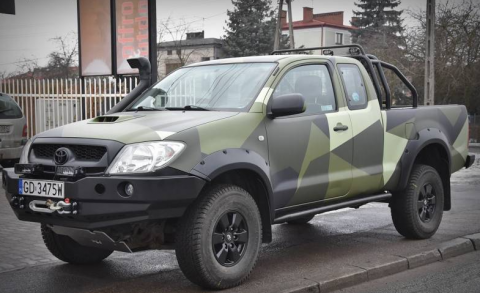 Přední  pevnostní nárazník s plotnou navijáku bez bullbaru pro Toyotu Hilux  06- 08 / 08-11