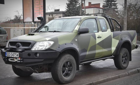 Přední  pevnostní nárazník s plotnou navijáku bez bullbaru pro Toyotu Hilux  08-11