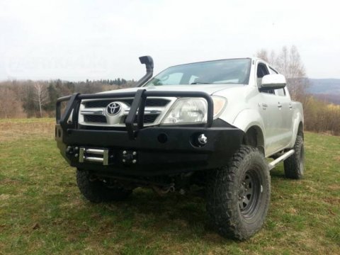 Přední  pevnostní nárazník s plotnou navijáku a bullbarem pro Toyotu Hilux  06-08 / 08-11