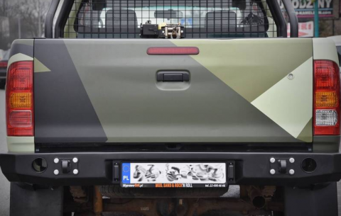 Zadní  pevnostní nárazník pro Toyotu Hilux  06-15