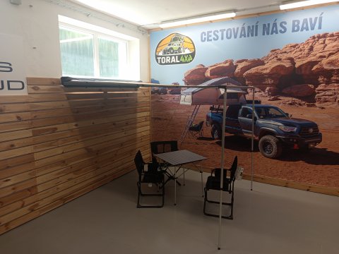 Boční markýza na auto černá 2x2m