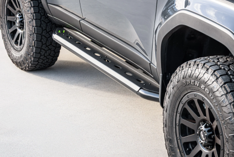 Prémiové boční nášlapy Ironman 4x4 – Toyota Land Cruiser 250 (2024+)