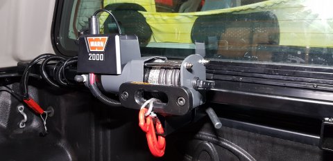 Držák navijáku do korby pick-upu – Toyota Hilux / Ranger / D-Max / L200 / Navara / Amarok